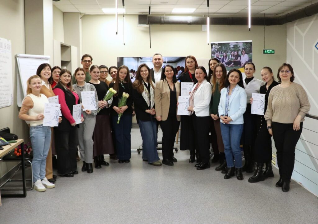 Citizen-Oriented, Crisis-Ready: 24 professionals complete strategic communication course